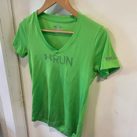 Women’s Under Armour v-neck running top! - Picture 6 of 8